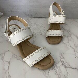 Clarks Sandals Sz 8 White Open Toe Wedge Summer Spring Comfort